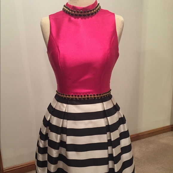Mac Duggal Dresses & Skirts - Mac Duggal After 5 Cocktail. Size 6.